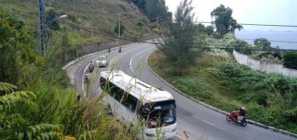 Khuyến cáo du khách không nên đi xe tay ga lên núi Sơn Trà - ảnh 1