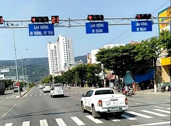 Đoàn xe vượt đèn đỏ của Tập đoàn Trung Nguyên vẫn chưa cử đại diện đến nộp phạt - ảnh 1