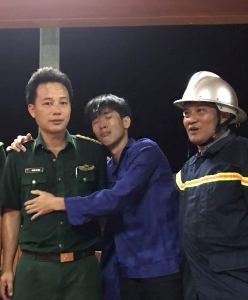 Cả trăm người cứu thanh niên "ngáo đá", nhảy xuống vực sâu trên núi Sơn Trà - ảnh 2