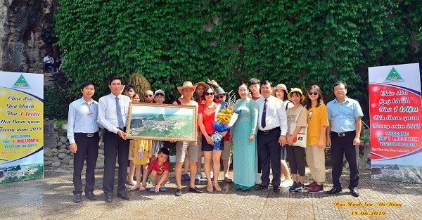 Di tích danh thắng Ngũ Hành Sơn đón vị khách thứ 1 triệu - ảnh 1