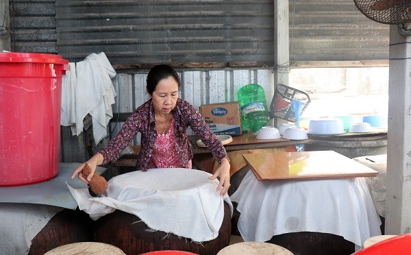 Những ngày cận Tết ở làng nghề nước mắm Nam Ô - ảnh 1