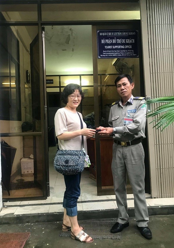 Trả lại tài sản trị giá 70 triệu đồng cho du khách Hàn Quốc - ảnh 2