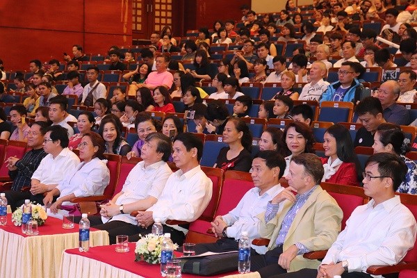 “Cháy” trong ngày mưa lũ - ảnh 2