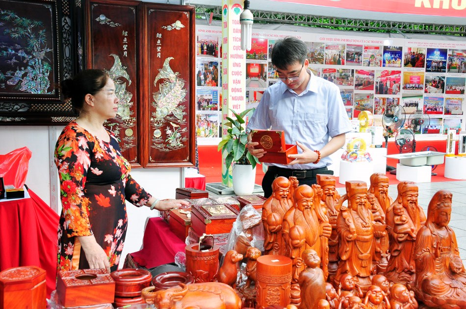 Hà Nội trao 5 giải nhất cuộc thi thiết kế mẫu thủ công mỹ nghệ - ảnh 1