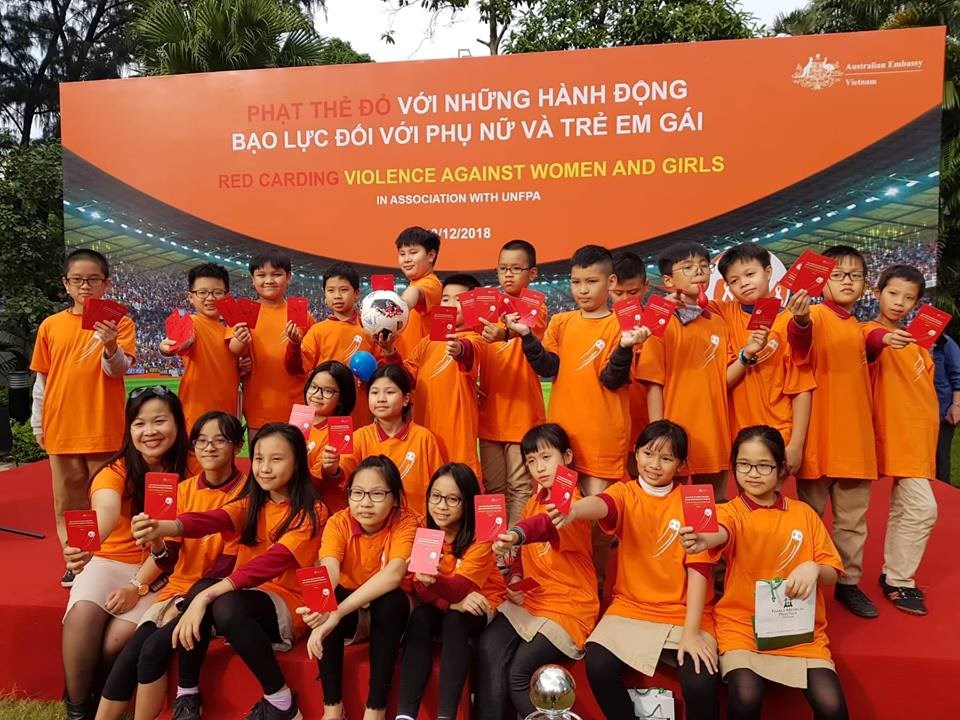 Tuấn Anh và đồng đội tham gia chương trình nhằm hưởng ứng chiến dịch chấm dứt bạo lực giới - ảnh 2