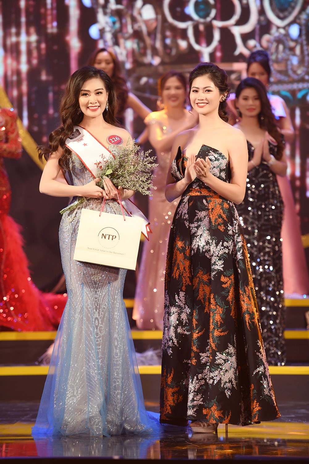 Chung kết Người mẫu Quý bà Việt Nam 2018:  Vương miện tuổi 49 - ảnh 6
