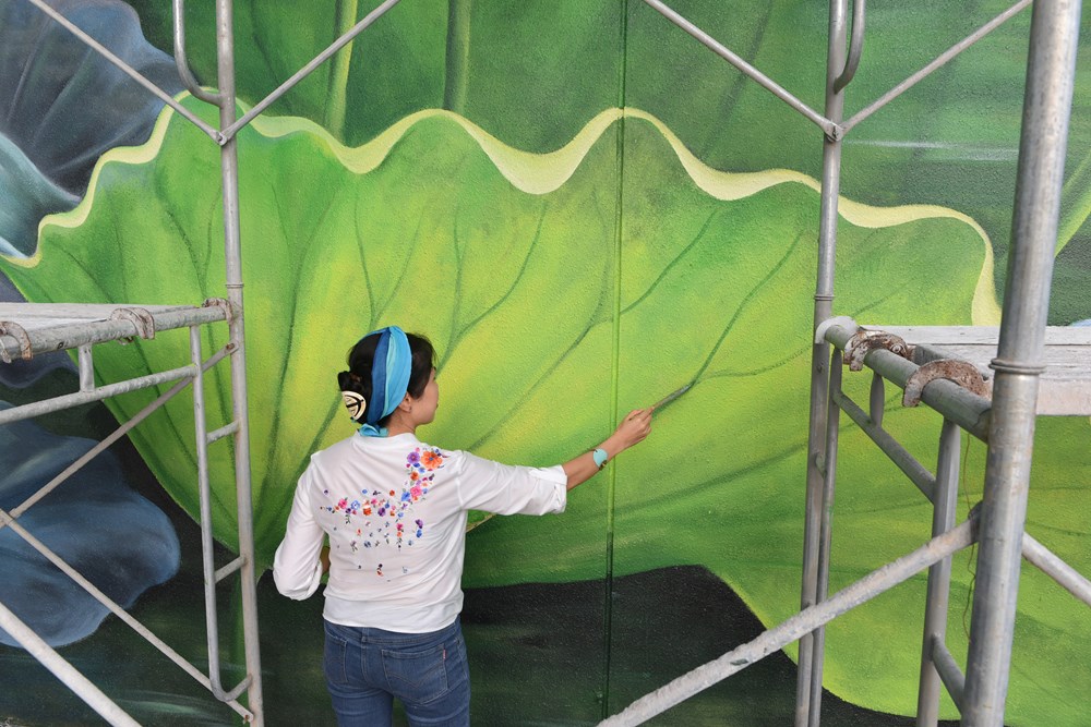 Tranh quốc hoa hiện diện ở sân bay Nội Bài - ảnh 4