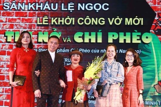 Trang phục dát vàng xa xỉ trong “Chí Phèo, Thị Nở” - ảnh 2