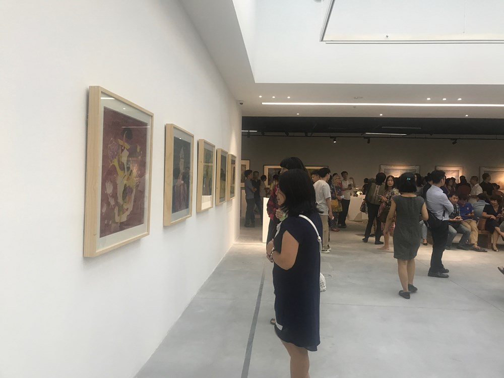 Triển lãm tranh lụa và điêu khắc nhỏ thu hút đông đảo người xem - ảnh 4