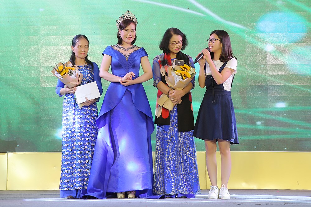 Người mẫu Quý bà dành tiền thưởng cho hoạt động thiện nguyện - ảnh 3