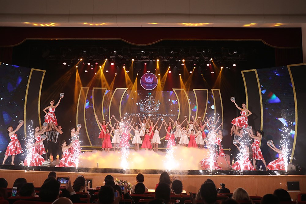 Chung kết Người mẫu Quý bà Việt Nam 2018:  Vương miện tuổi 49 - ảnh 2
