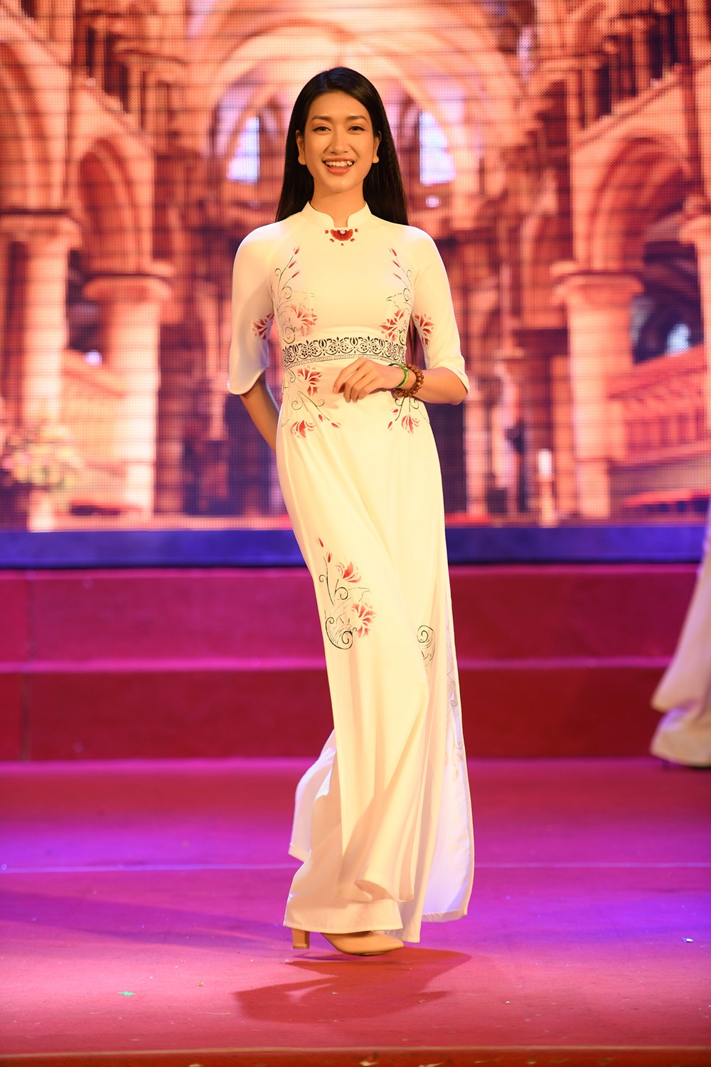 Ra mắt bộ sưu tập áo dài “Những cánh hoa trên thiên đường” - ảnh 3