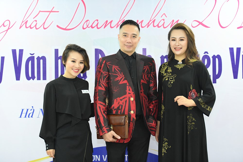 Ra mắt bộ sưu tập áo dài “Những cánh hoa trên thiên đường” - ảnh 1