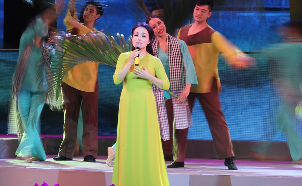 Ngọt ngào “Vang mãi giai điệu Tổ quốc” - ảnh 7