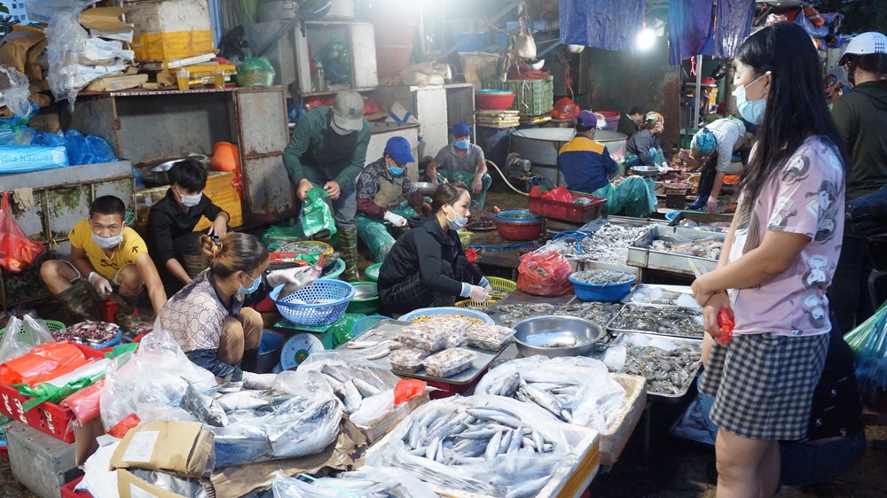 Nhịp sống chợ đêm Hà Nội mùa dịch - ảnh 3