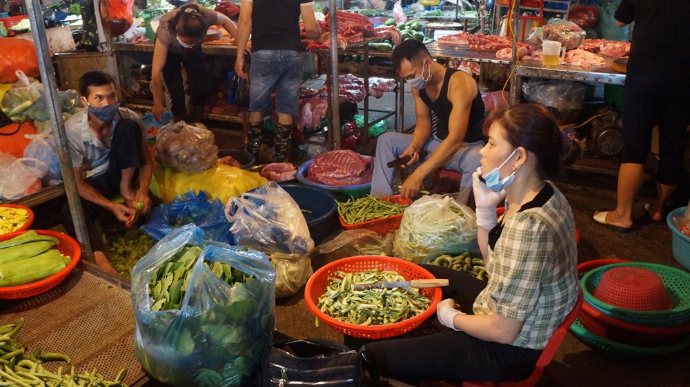 Nhịp sống chợ đêm Hà Nội mùa dịch - ảnh 9