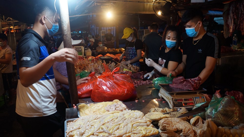 Nhịp sống chợ đêm Hà Nội mùa dịch - ảnh 7
