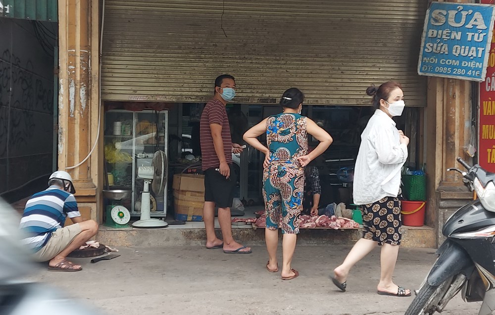 Cửa hàng sửa xe bán thực phẩm: "Lách" quy định phòng dịch? - ảnh 4