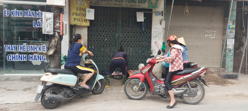 Cửa hàng sửa xe bán thực phẩm: "Lách" quy định phòng dịch? - ảnh 5