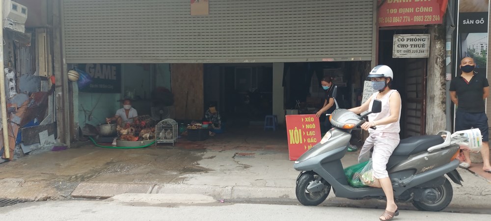 Cửa hàng sửa xe bán thực phẩm: "Lách" quy định phòng dịch? - ảnh 6
