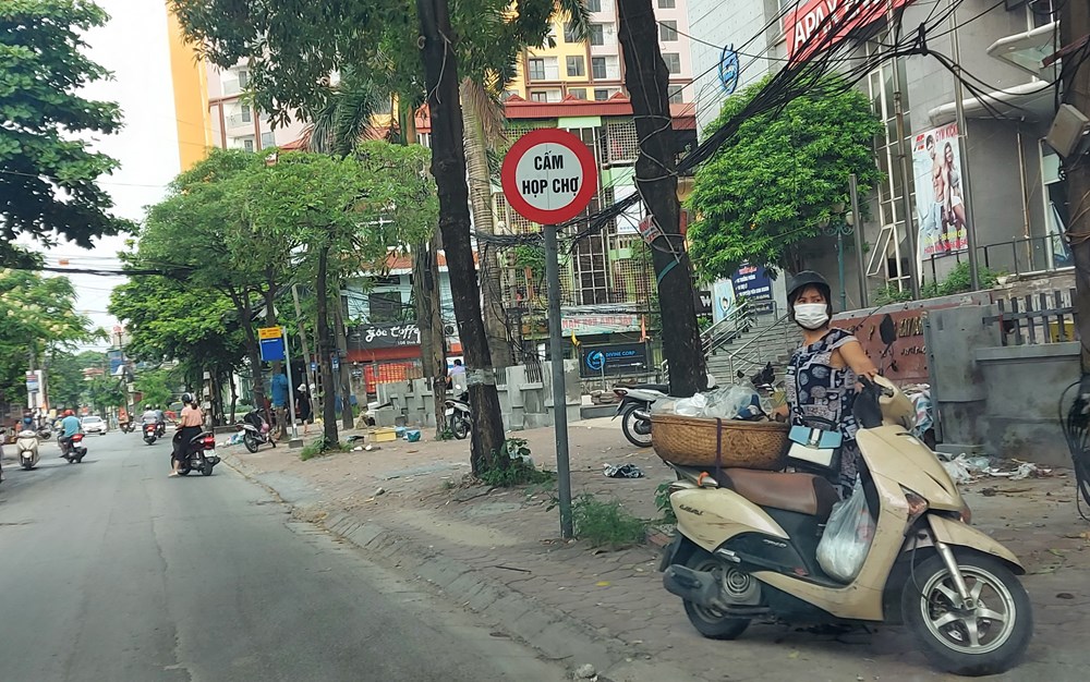 Cửa hàng sửa xe bán thực phẩm: "Lách" quy định phòng dịch? - ảnh 2