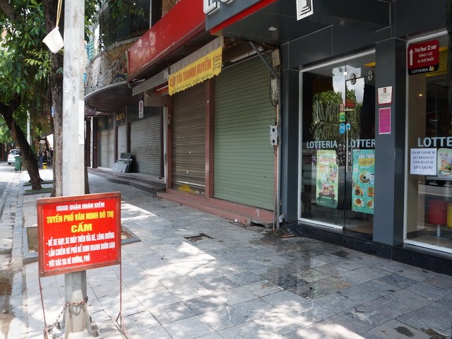 Cửa hàng phố cổ Hà Nội mở cho đỡ... nhớ khách - ảnh 1