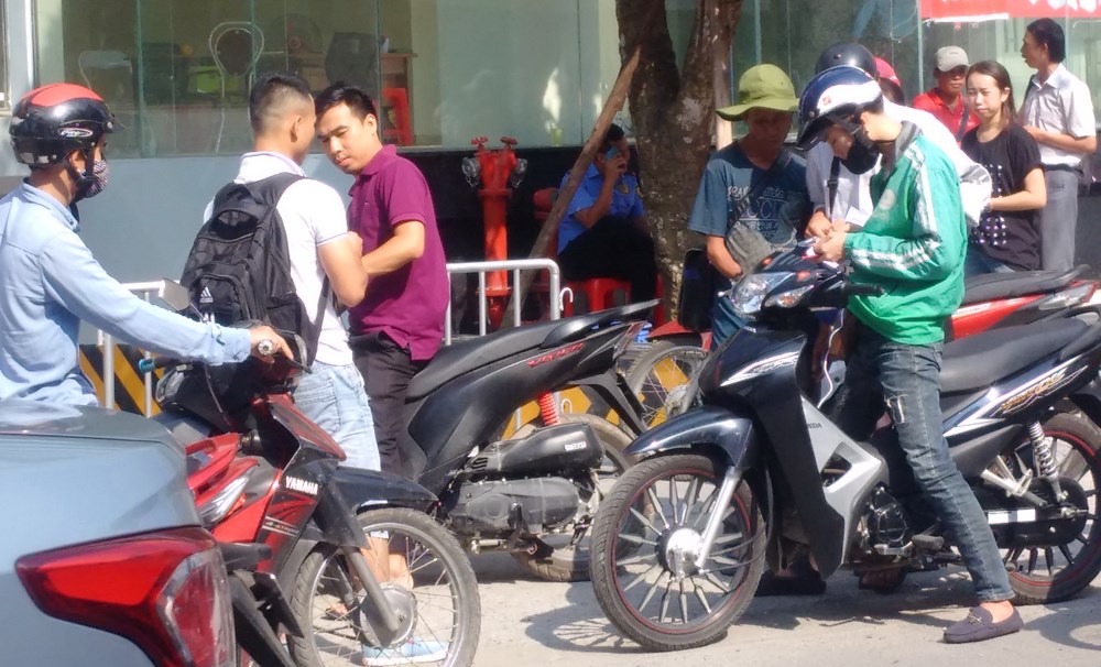 Phải trả thêm tiền nếu để tài xế Grab chờ quá 5 phút - ảnh 1