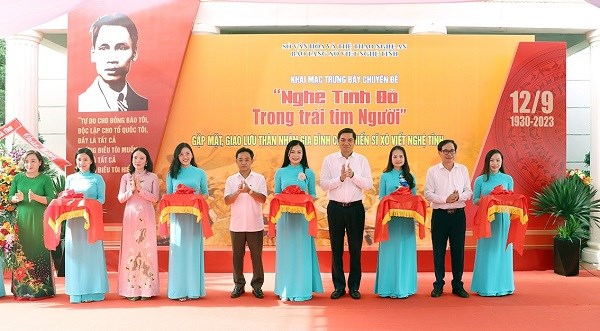 Trưng bày chuyên đề "Nghệ Tĩnh đỏ trong trái tim Người” - ảnh 2