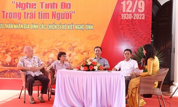 Trưng bày chuyên đề "Nghệ Tĩnh đỏ trong trái tim Người” - ảnh 3
