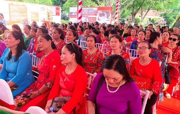 Trưng bày chuyên đề "Nghệ Tĩnh đỏ trong trái tim Người” - ảnh 5