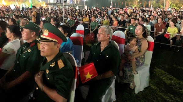 Sâu lắng chương trình nghệ thuật đặc biệt “Từ làng Sen đến thành phố Hồ Chí Minh" - ảnh 7