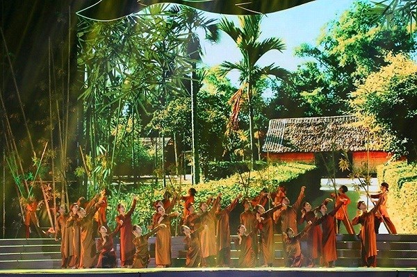 Sâu lắng chương trình nghệ thuật đặc biệt “Từ làng Sen đến thành phố Hồ Chí Minh" - ảnh 3