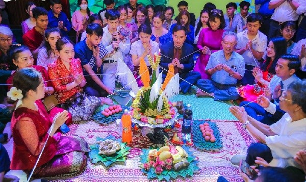 Ấm áp Tết cổ truyền Bunpimay của lưu học sinh Lào tại Nghệ An - ảnh 2