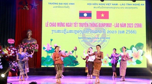 Ấm áp Tết cổ truyền Bunpimay của lưu học sinh Lào tại Nghệ An - ảnh 1