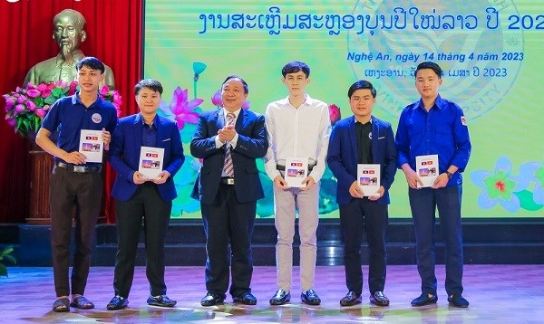 Ấm áp Tết cổ truyền Bunpimay của lưu học sinh Lào tại Nghệ An - ảnh 4