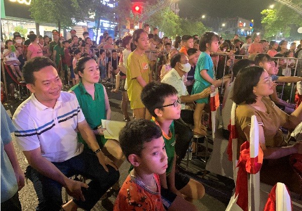 Phố đi bộ TP Vinh: Điểm nhấn không gian Văn hóa-Du lịch xứ Nghệ - ảnh 2