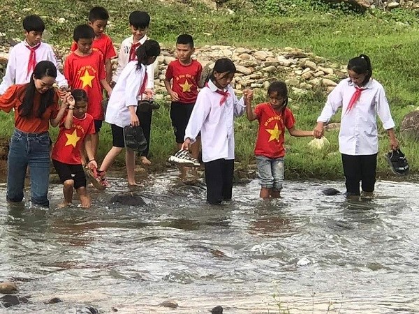 Xây cầu dân sinh vượt lũ cho bà con dân tộc khó khăn - ảnh 2