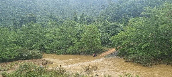 Xây cầu dân sinh vượt lũ cho bà con dân tộc khó khăn - ảnh 1