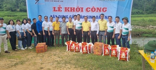 Xây cầu dân sinh vượt lũ cho bà con dân tộc khó khăn - ảnh 8