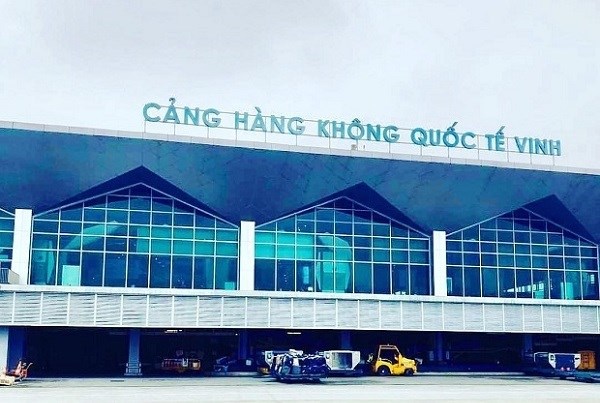 Đường băng sân bay Vinh bị nứt, tạm dừng nhiều chuyến bay - ảnh 2