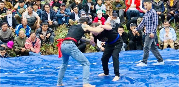 Sôi nổi giải đấu vật truyền thống ở lễ hội Vua Mai - ảnh 3