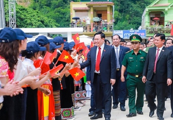 Nghệ An: Mưa lớn, sạt lở đường, nhiều trường vùng cao chưa thể khai giảng năm học mới - ảnh 1