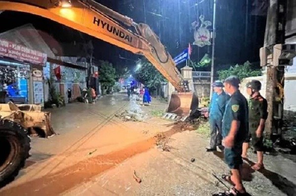 Nghệ An: Mưa lớn, sạt lở đường, nhiều trường vùng cao chưa thể khai giảng năm học mới - ảnh 7