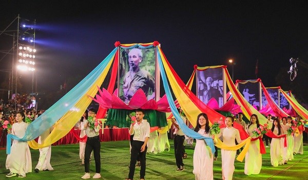 Về với ngày hội quê Bác giữa mùa sen - ảnh 7