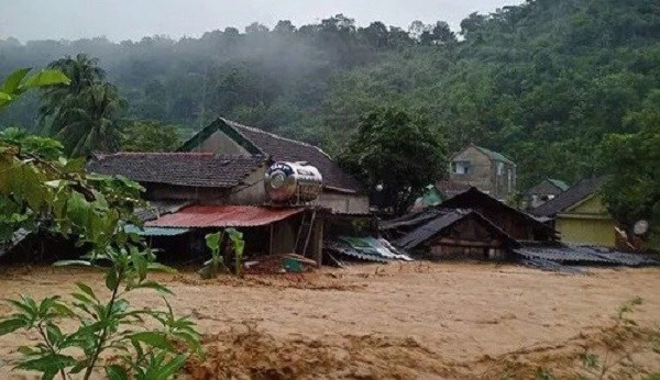 Người dân vùng biên giới Nghệ An ngấn nước mắt khắc phục thiệt hại lũ ống, lũ quét - ảnh 10