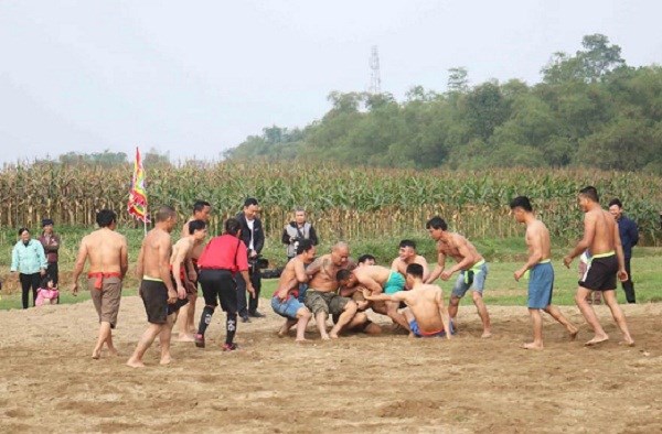 Độc đáo trò chơi dân gian “Vật cù” trong Lễ hội Đền Bạch Mã - ảnh 3