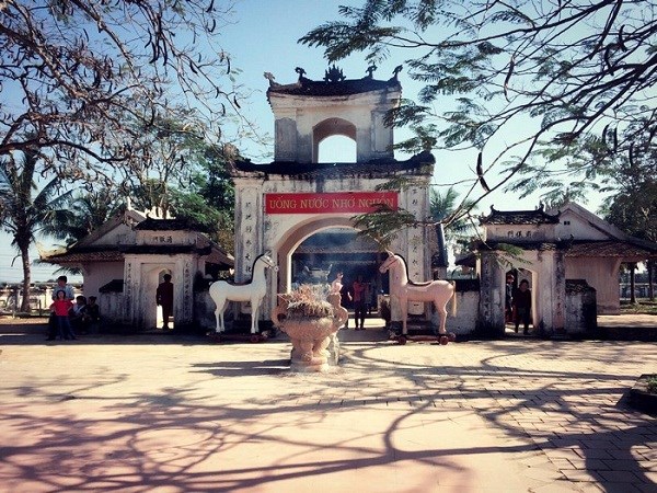 Độc đáo trò chơi dân gian “Vật cù” trong Lễ hội Đền Bạch Mã - ảnh 1