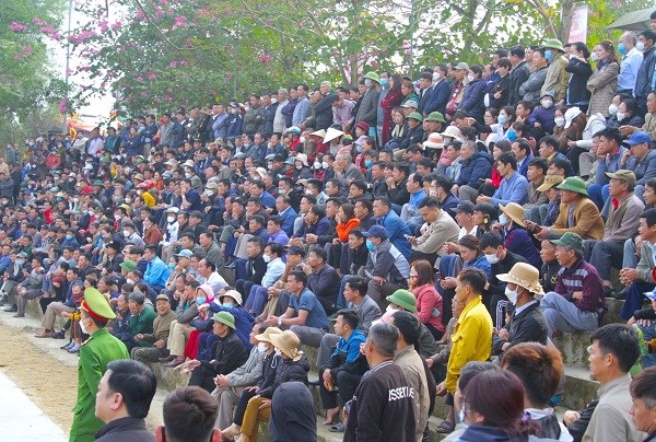 Độc đáo trò chơi dân gian “Vật cù” trong Lễ hội Đền Bạch Mã - ảnh 4