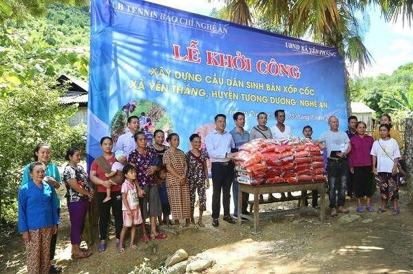 Tri ân các anh hùng liệt sĩ tại Nghĩa trang liệt sĩ Quốc tế Việt – Lào - ảnh 5