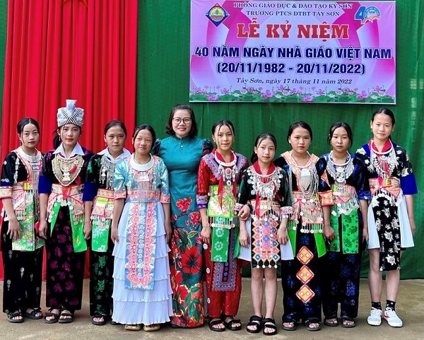 Lên “cổng trời” làm luận án tiến sĩ - ảnh 1